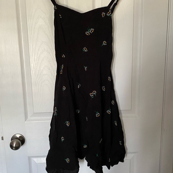 Old Navy black dress with flowers! - Picture 1 of 3
